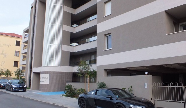 CALVI T2 terrace for 4. Close to beaches, the city centre and all facilities