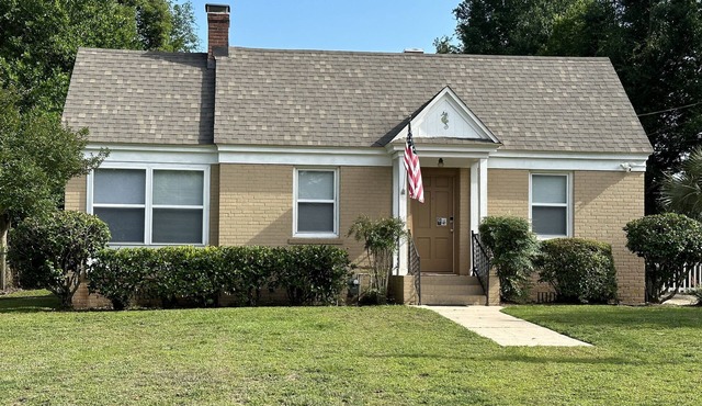 Calypso House -East Hill- Fantastic Location! 9 Miles to Beach! Dogs Welcome!