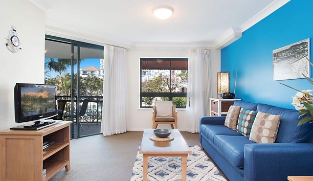 Calypso Plaza Resort Unit 217 One bedroom apartment in resort style complex Beachfront Coolangatta