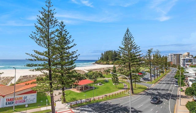 Calypso Plaza Resort Unit 462 Resort style complex on the beachfront in the heart of Coolangatta