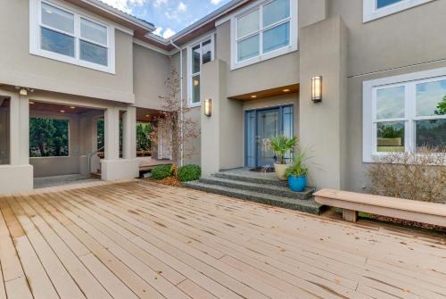 Camano Island Waterfront Modern Splendor