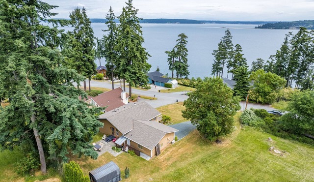 Camano Vista Paradise by AvantStay | Private Beach