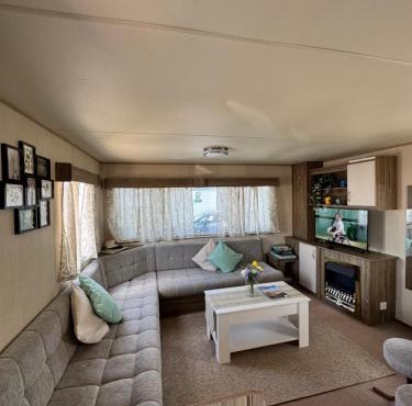 Camber Sands - Family Staycation, 3 BR, FREE WI-FI, PRIVATE PARKING