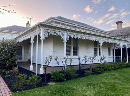 Camberwell's Lyrical Vintage Abode