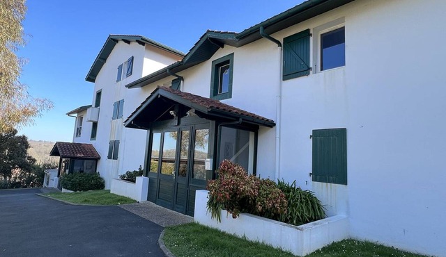 Cambo: Bright T2 with South Terrace, Wifi & Parking