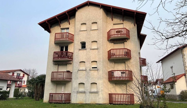 Cambo-les-Bains: Bright T1 Bis with balcony, parking, pets allowed