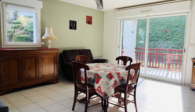Cambo-les-Bains: Quiet 2-room apartment with parking and Internet