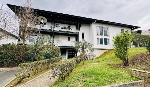 Cambo-les-Bains: 3-room apartment with parking, pet-friendly