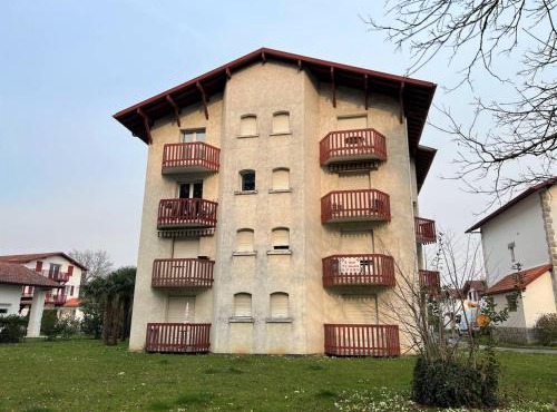 Cambo-les-Bains : T1 Bis lumineux avec balcon, parking, animaux admis - FR-1-495-31