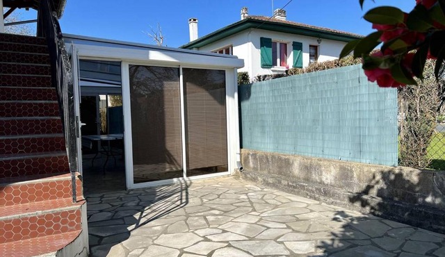 Cambo-les-Bains : T1 Bis rénové avec terrasse, Wi-Fi, pour 2 personnes - FR-1-495-93