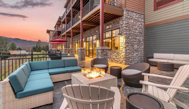 Cambria Hotel Lake Placid - Lakeside Resort