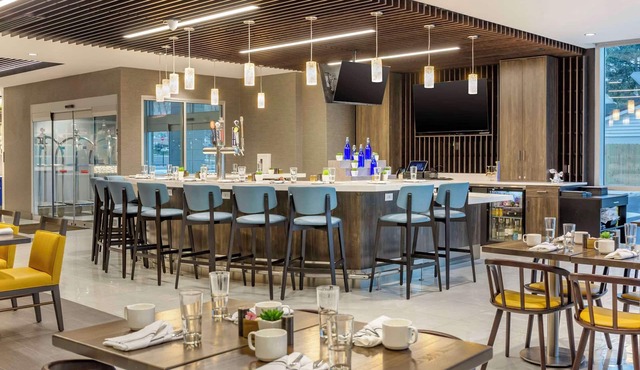 Cambria Hotel Niagara Falls