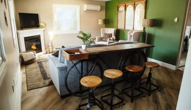 Cambrian & Co. Downtown Loft Stylish, Sophisticated, Charm