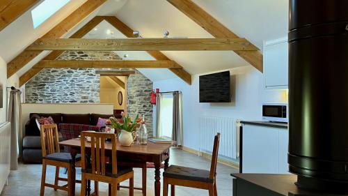 Cambrian Cottages - Charming Countryside Barn