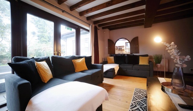 Cambridge Hot Tub Free Parking