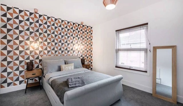 Cambridge House - Luton