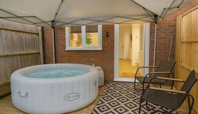 Cambridge Luxury 3BR Hot Tub Escape Sleeps 10