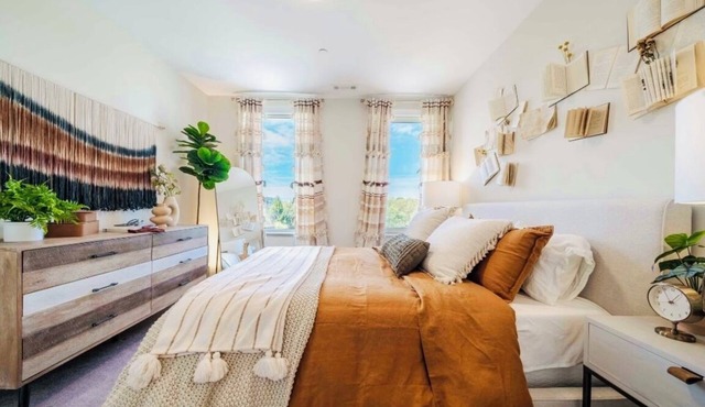 Cambridge Luxury Near Harvard & MIT 150” Home Theater Airport Shuttle Netflix