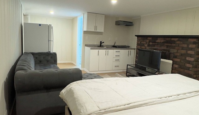 Cambridge Private Basement | Full Kitchen, Bathroom & Comfort