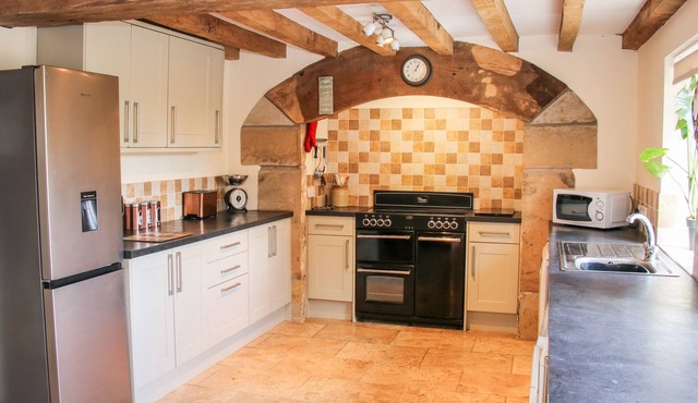 CAMDEN COTTAGE, family friendly, with open fire in Cleobury Mortimer