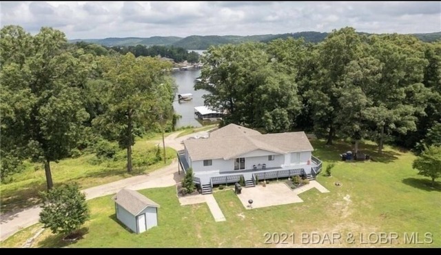 Camdenton Resort - 7 bedroom 3 bathroom house.