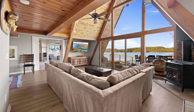 Camel Rock-ON Beaver Lake-Sweeping Views-Sleeps 18