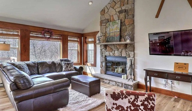 Camelback in your backyard! 4BR Townhome-3 Full Bath Decorated for the Holidays!