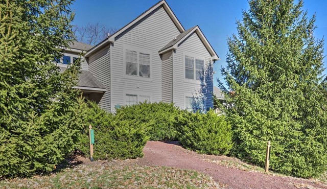 Camelback Mtn Cabin w/ views near slopes