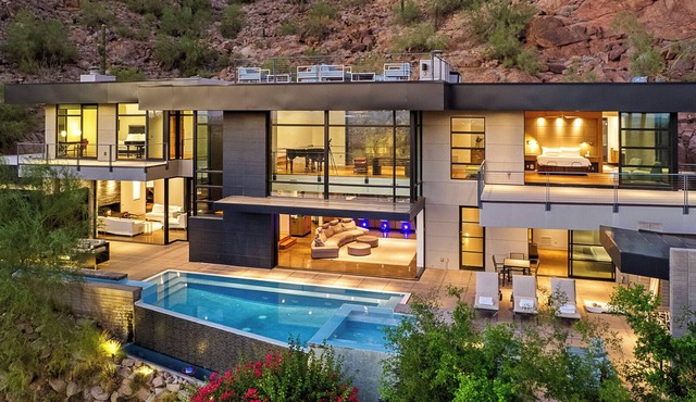 Camelback Retreat - 5BR Estate w/Saltwater Pool, Spa & Suspension Bridge