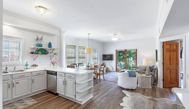 Camellia at Jubilee Suites Bed & Breakfast. 2K/2B.