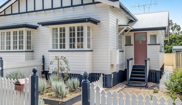 "Camellia Cottage"! CDB Diamond!