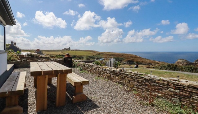 CAMELOT, family friendly, character holiday cottage in Tintagel