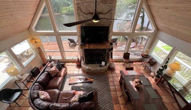 Camelot on Lake Hamilton | Dock, Hot Tub + Theater