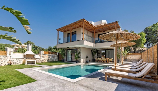 Cameo 2 Luxury Villa with Pool