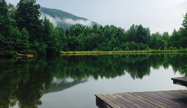 Cameron House Retreat: Lake, wine & mountain paradise! 5 miles to Helen!