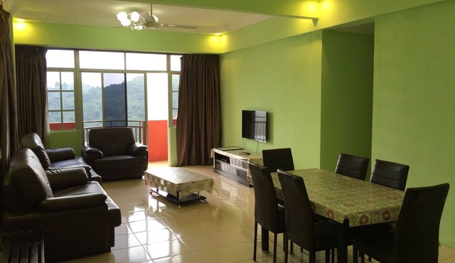 Cameron Pasar Malam Apartment at Crown Imperial Court