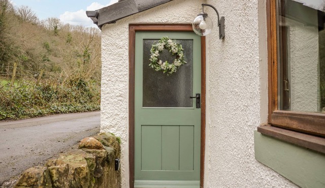 CAMERTON HALL COTTAGE, pet friendly, with open fire in Cockermouth