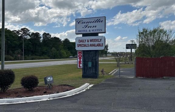 Camilla Inn & Suites