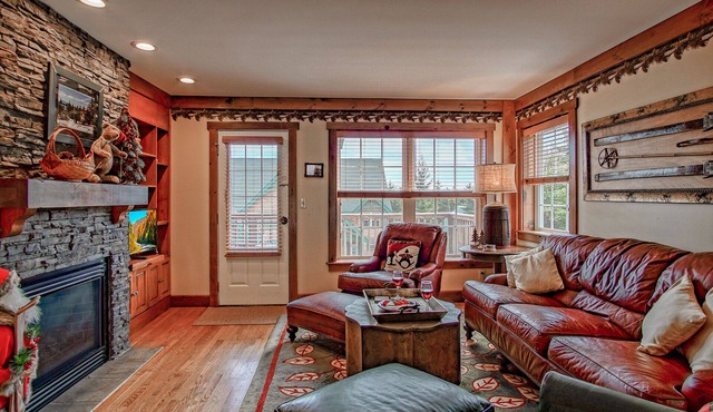 Camp 4 # 11: 3 Bedrooms + Bonus Sleeping Den, 3.5 Baths: Slope Side