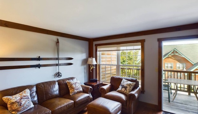 Camp 4 Ski-in-Ski-out Townhome with Hot Tub and Ski Shuttle
