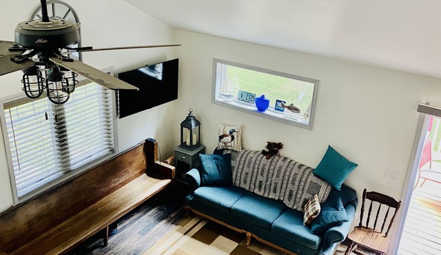 Camp-5 minute walking distance to the lake