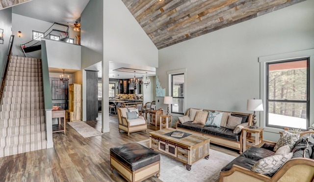 Camp 95 - Stunning Mountain Home - 4.5 Acres - Views - Hot Tub - Pet friendly - Private