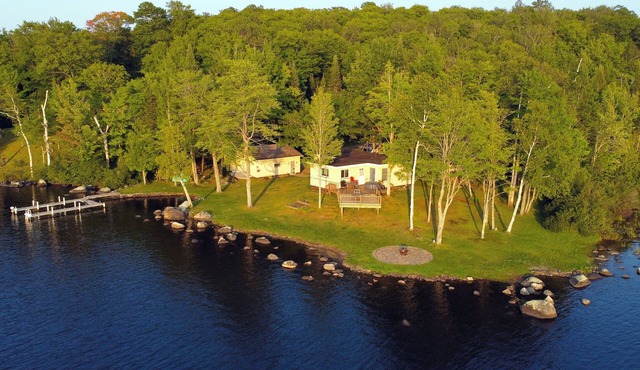 Camp "Close Call" - 2-bedroom lakefront house on scenic Beaufort Lake