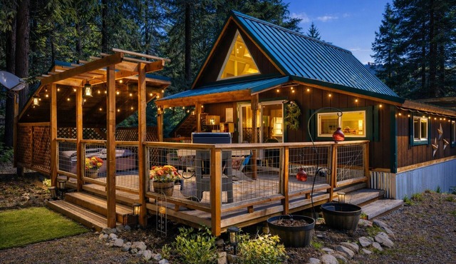 Camp David 1 Bedroom Home by NW Comfy Cabins