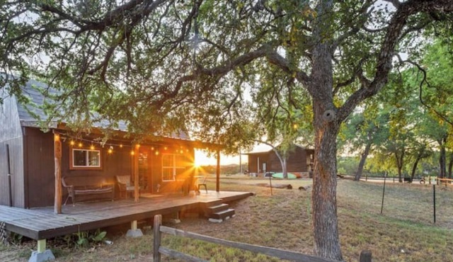 Camp Hickory - Pet friendly Cabin with hot tub
