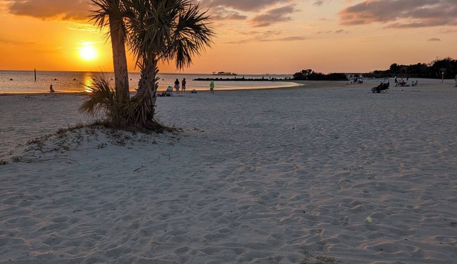 Camp in the Sunshine in enchanting Crystal River , Resort Amenities, sleeps 4