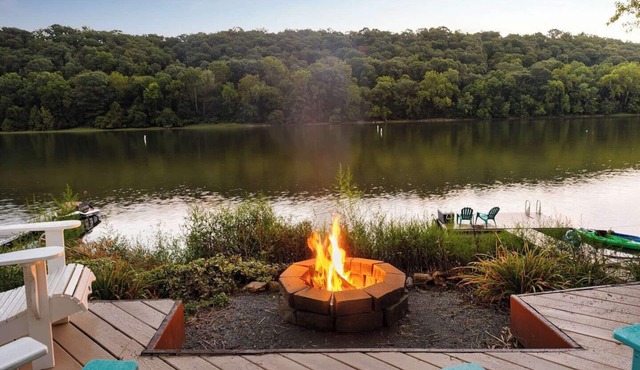 Camp Patowmack - Riverfront, Hot Tub, and Sauna!