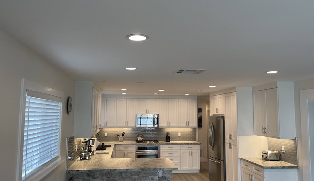 Camp Pendleton Retreat with 7 person SPA 5bd 2 bath sleeps 12