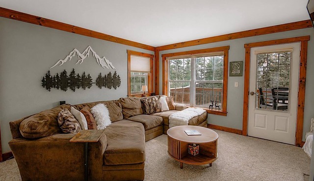 Camp Shadow 4848 – Summer Mnt Retreat | Pet Friendly, Fresh Air & Relaxation