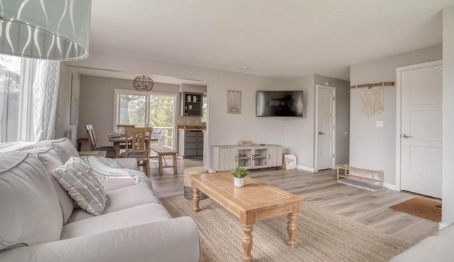 Camp Street Cottage - Meredith Lodging